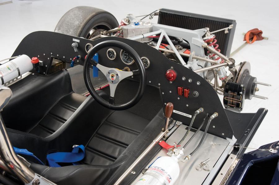 Интерьер McLaren M1B 1965 года  (фото 5 из 34)